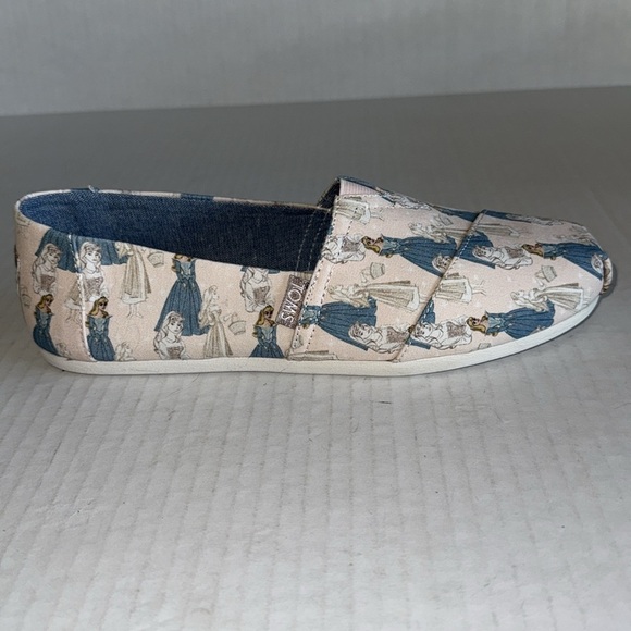 NWT TOMS X Disney Limited Edition Sleeping Beauty Slip On Shoes - Picture 6 of 11